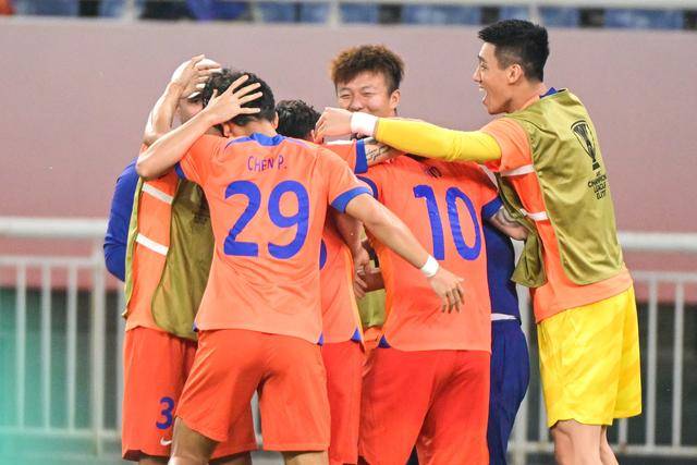 新赛季NBA冠军争夺预测出炉，76人等四队位居首位